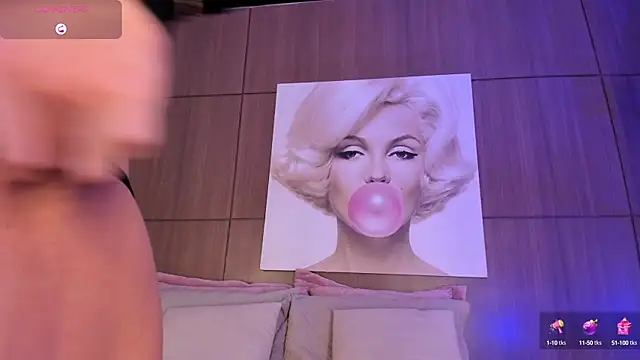 Snapshot of AgattaDuque chatting on October 2025 11:26:02 PM AgattaDuque online show from October 2025 11:26:02 PM