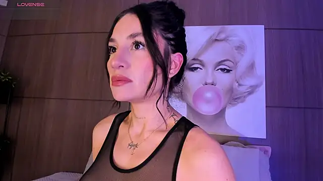 Snapshot of AgattaDuque chatting on November 2025 12:35:02 AM AgattaDuque online show from November 2025 12:35:02 AM