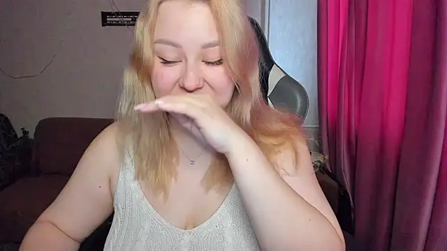 Milafoxxxy online show from November 2025 07:51:01 AM