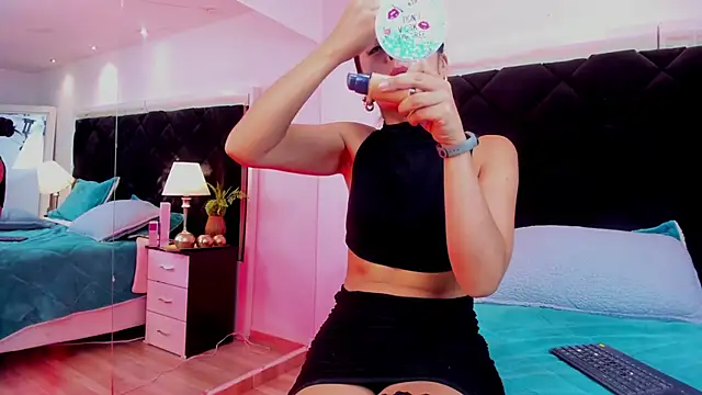 Holly Brensonexx  online show from January 2025 10:27:02 PM