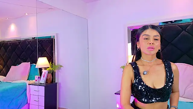 Holly Brensonexx  online show from November 2025 02:18:01 PM