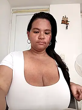 Snapshot of Julieta-tits chatting on May 2026 04:36:02 PM Julieta-tits online show from May 2026 04:36:02 PM
