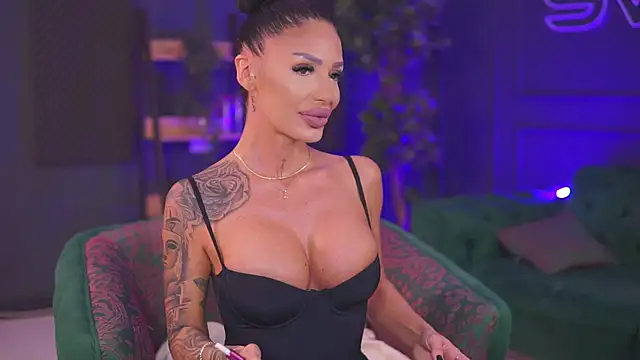 RaquelleVon online show from January 2025 06:54:01 PM