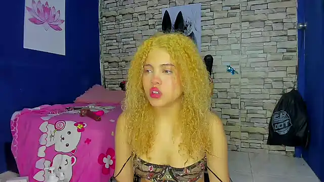 Snapshot of sofiacastillo01 chatting on February 2025 12:43:02 PM sofiacastillo01 online show from February 2025 12:43:02 PM