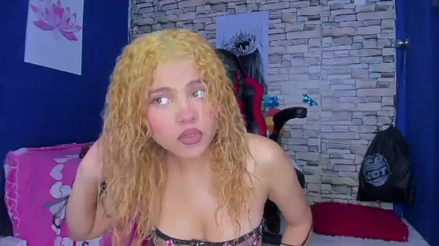 Snapshot of sofiacastillo01 chatting on February 2025 05:22:02 PM sofiacastillo01 online show from February 2025 05:22:02 PM