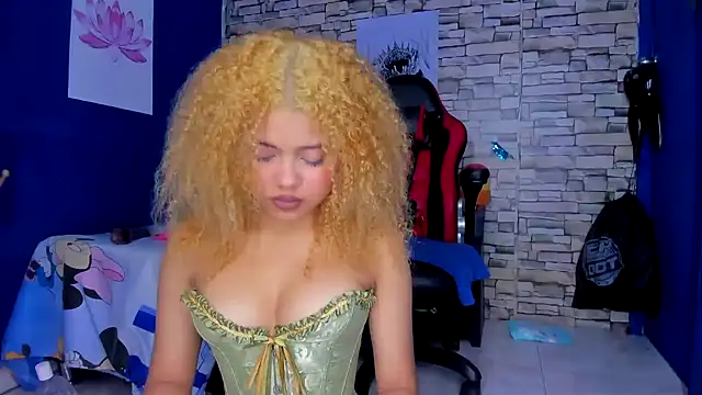 Snapshot of sofiacastillo01 chatting on February 2025 05:17:02 PM sofiacastillo01 online show from February 2025 05:17:02 PM