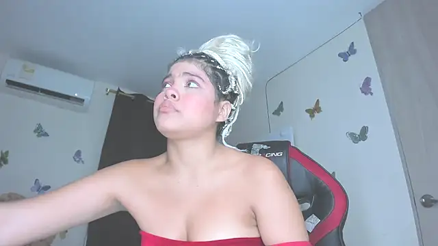 Snapshot of sofiacastillo01 chatting on October 2025 04:18:02 PM sofiacastillo01 online show from October 2025 04:18:02 PM