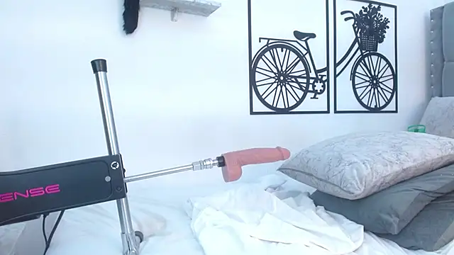 YUSELFI ROSS  online show from February 2025 06:51:01 PM