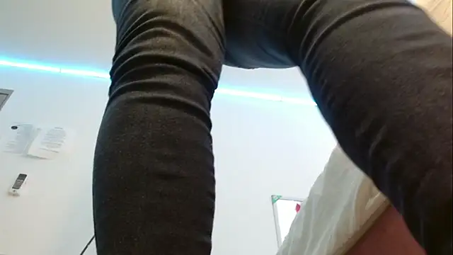 YUSELFI ROSS  online show from March 2025 12:23:02 PM