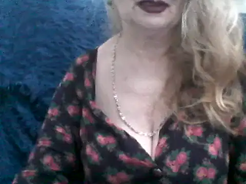 Snapshot of CarlyTreat chatting on December 2024 05:15:02 PM CarlyTreat online show from December 2024 05:15:02 PM