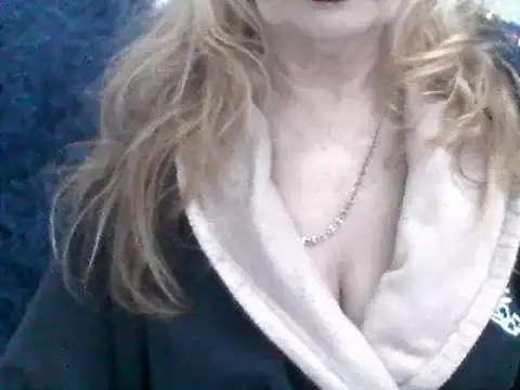 Snapshot of CarlyTreat chatting on January 2025 02:59:01 PM CarlyTreat online show from January 2025 02:59:01 PM