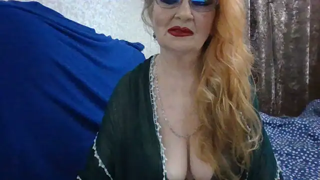 Snapshot of CarlyTreat chatting on September 2025 03:57:01 PM CarlyTreat online show from September 2025 03:57:01 PM