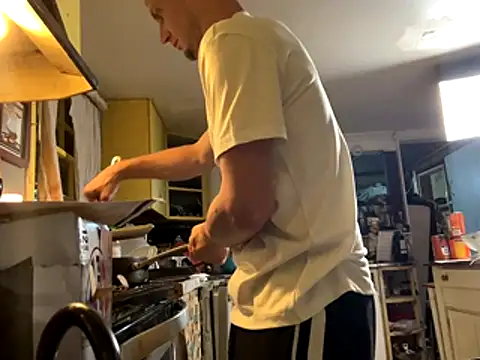 Snapshot of trash4cash chatting on October 2025 03:07:01 AM trash4cash online show from October 2025 03:07:01 AM