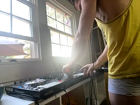 Snapshot of trash4cash chatting on October 2025 09:36:02 PM trash4cash online show from October 2025 09:36:02 PM