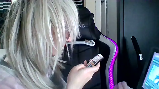 Snapshot of YandereDemon chatting on December 2024 12:20:01 AM YandereDemon online show from December 2024 12:20:01 AM