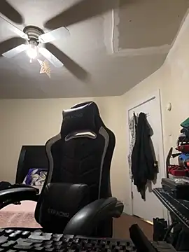 Snapshot of YandereDemon chatting on September 2025 04:36:01 AM YandereDemon online show from September 2025 04:36:01 AM