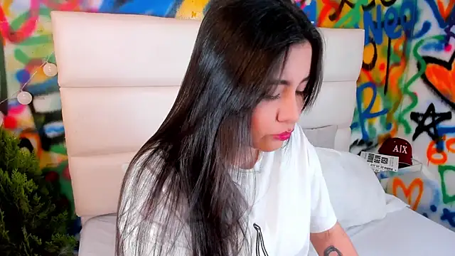 Liana Bernocchi online show from November 2025 07:46:02 PM