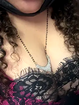 Snapshot of Snehameoww@xh chatting on November 2025 05:00:01 PM Snehameowwxh online show from November 2025 05:00:01 PM