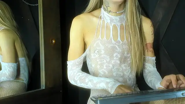 Snapshot of Haileybieberr chatting on February 2025 12:43:02 AM Haileybieberr online show from February 2025 12:43:02 AM