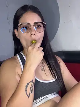 Snapshot of Azuna25 chatting on February 2026 07:51:02 PM Azuna25 online show from February 2026 07:51:02 PM