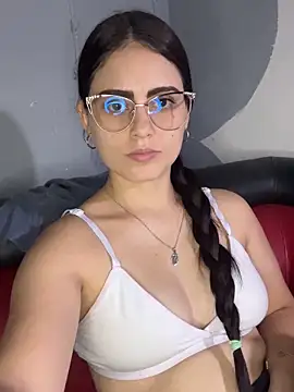 Snapshot of Azuna25 chatting on February 2026 08:16:01 PM Azuna25 online show from February 2026 08:16:01 PM