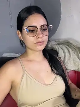 Snapshot of Azuna25 chatting on February 2026 08:40:02 PM Azuna25 online show from February 2026 08:40:02 PM