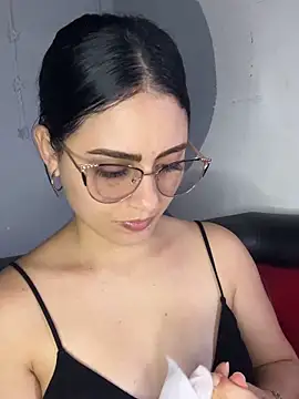 Snapshot of Azuna25 chatting on February 2026 08:07:02 PM Azuna25 online show from February 2026 08:07:02 PM