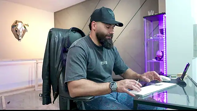 mattmasterss online show from March 2025 08:15:02 PM