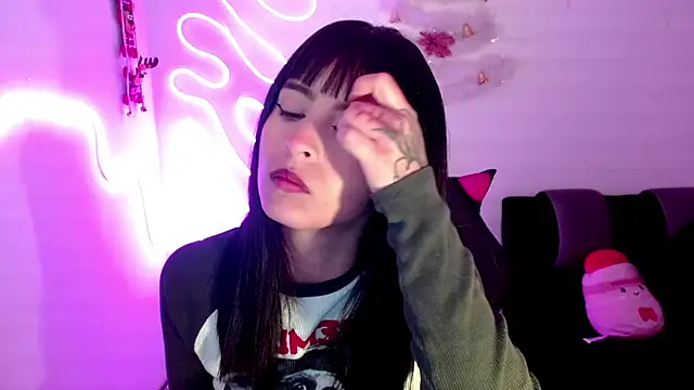 Snapshot of Kind_Scarlett chatting on January 2025 11:02:02 PM Kind Scarlett online show from January 2025 11:02:02 PM