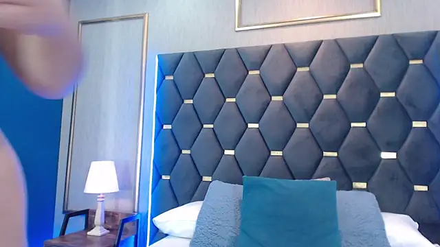 ThaniaJones online show from December 2025 12:03:02 PM