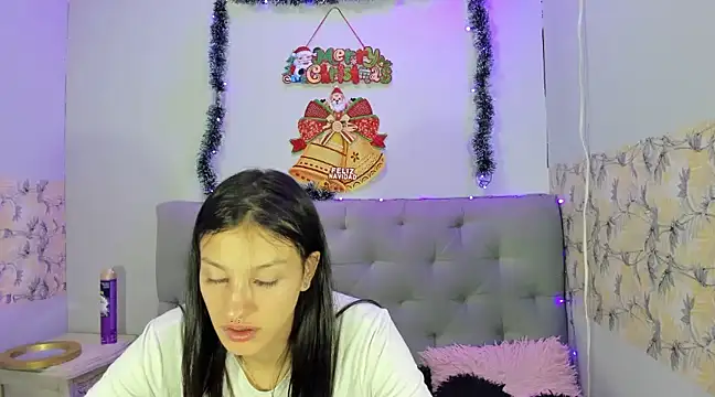 Snapshot of Emma-Wilson chatting on December 2024 05:53:02 PM Emma-Wilson online show from December 2024 05:53:02 PM
