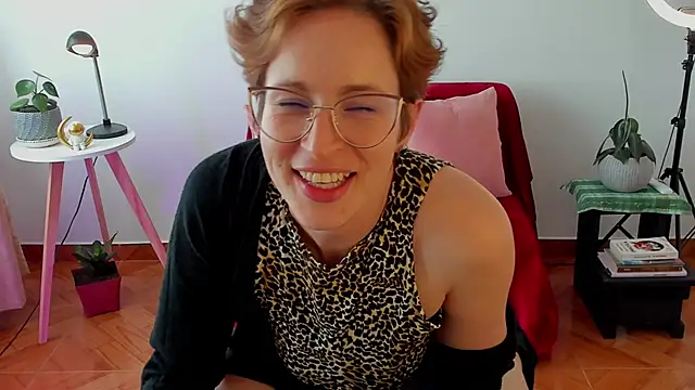 Snapshot of cuddlingbunny chatting on December 2024 07:57:01 PM cuddlingbunny online show from December 2024 07:57:01 PM