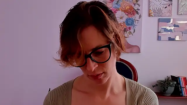 cuddlingbunny online show from December 2025 05:20:01 PM