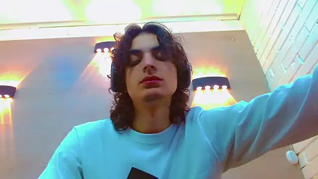 Sr BonnyEthan online show from November 2025 01:33:02 PM