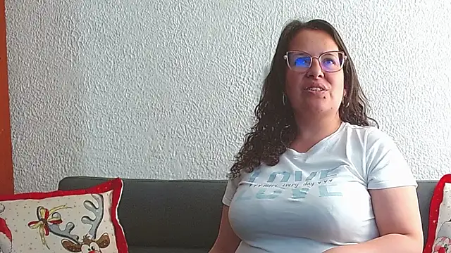 Snapshot of honeyhot_paty chatting on December 2024 06:06:01 PM honeyhot paty online show from December 2024 06:06:01 PM