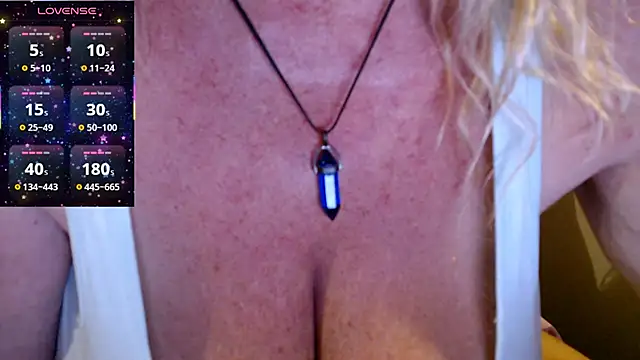 Snapshot of JennaDeluxe chatting on October 2025 04:36:02 PM JennaDeluxe online show from October 2025 04:36:02 PM
