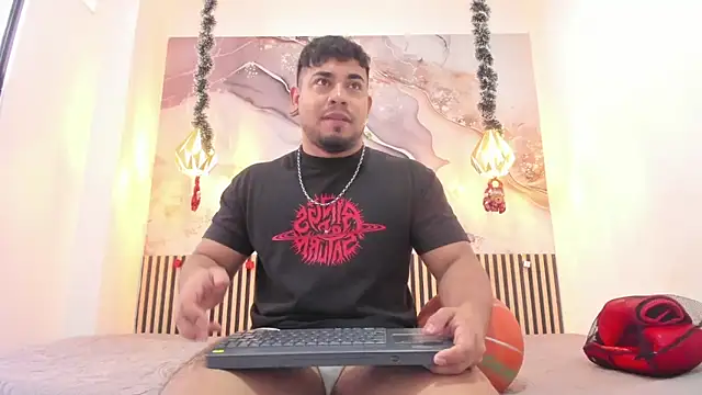 BrianMalonee online show from December 2025 12:45:01 PM