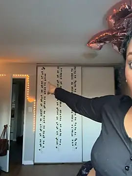 Your Paris online show from March 2025 12:00:02 AM