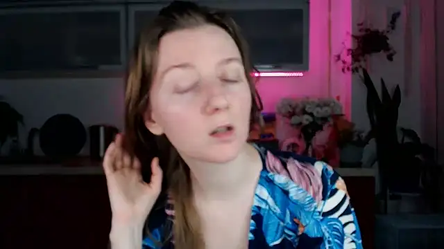 Elly Helly online show from February 2025 07:15:02 PM