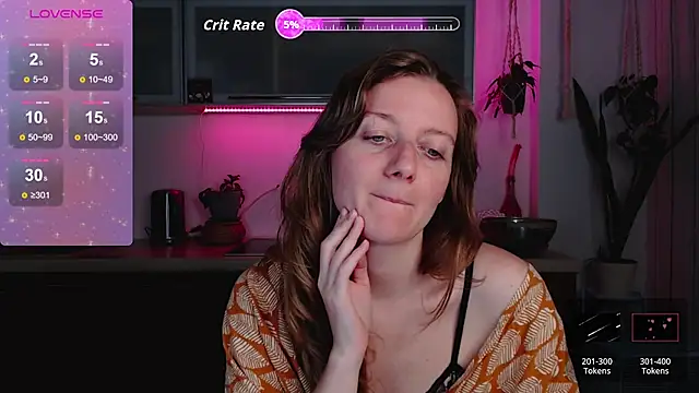 Elly Helly online show from September 2025 07:57:02 PM