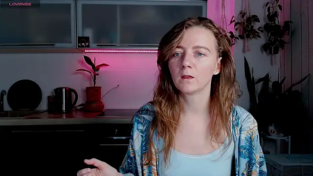 Elly Helly online show from November 2025 08:42:02 PM