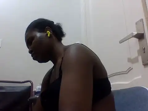 queenzuena online show from May 2026 08:37:01 PM
