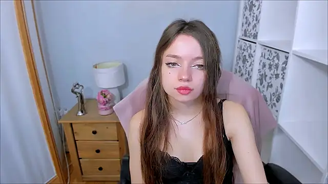 GraceLips online show from November 2025 06:58:02 AM