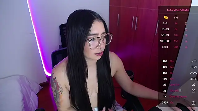 Snapshot of megan_bluee23 chatting on March 2025 02:30:01 PM megan bluee23 online show from March 2025 02:30:01 PM