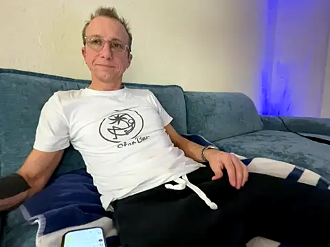 mouser21212 online show from December 2025 11:25:02 PM