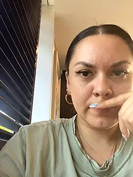 Luccreccia  online show from October 2025 09:18:01 AM