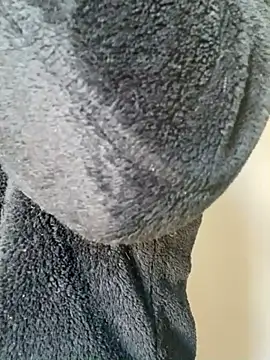 Luccreccia  online show from November 2025 10:03:02 AM