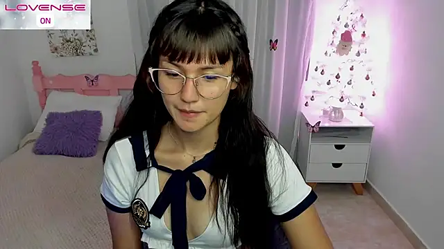 Snapshot of cute_roxy chatting on November 2025 02:00:02 AM cute roxy online show from November 2025 02:00:02 AM