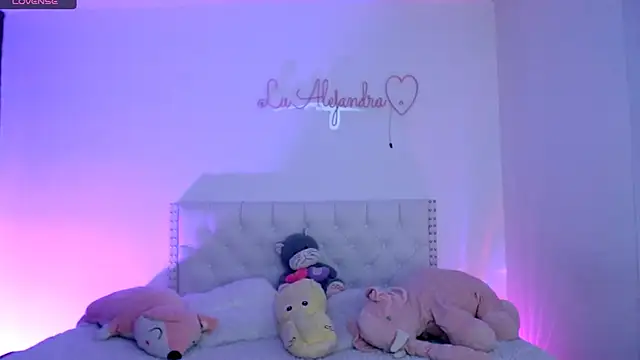 Snapshot of alee_lenoxx chatting on November 2025 08:03:02 AM alee lenoxx online show from November 2025 08:03:02 AM