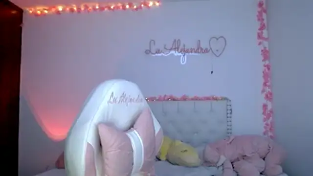 alee lenoxx online show from July 2026 07:23:02 AM